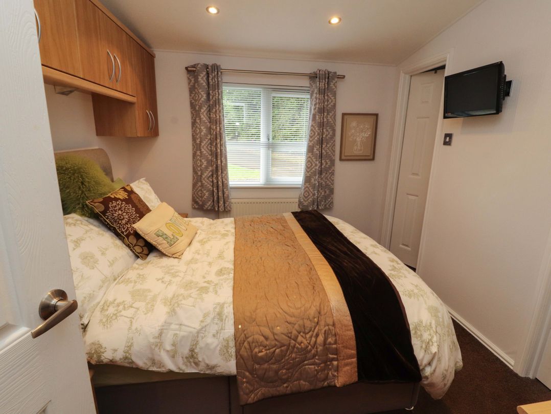 Jodene Lodge, Redwood 2
