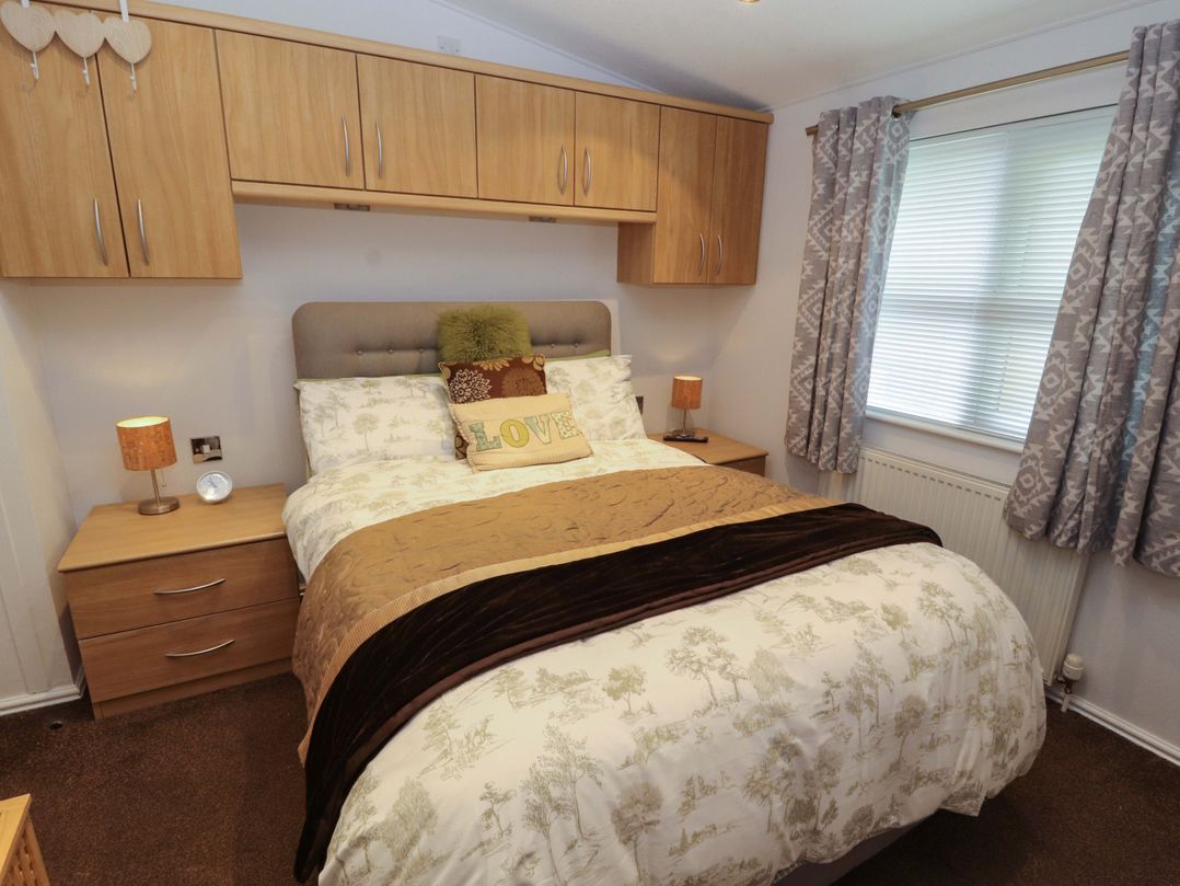 Jodene Lodge, Redwood 2
