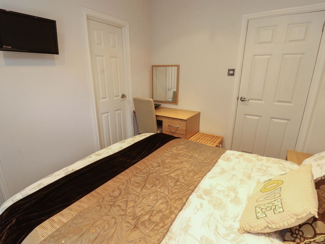 Jodene Lodge, Redwood 2