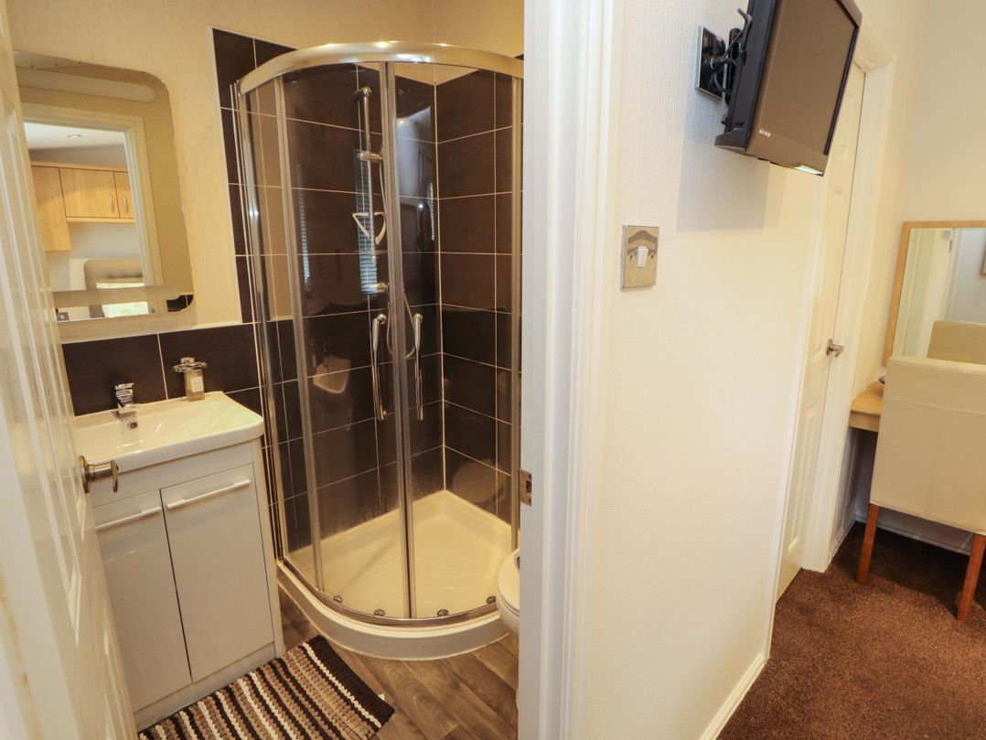 Jodene Lodge, Redwood 2