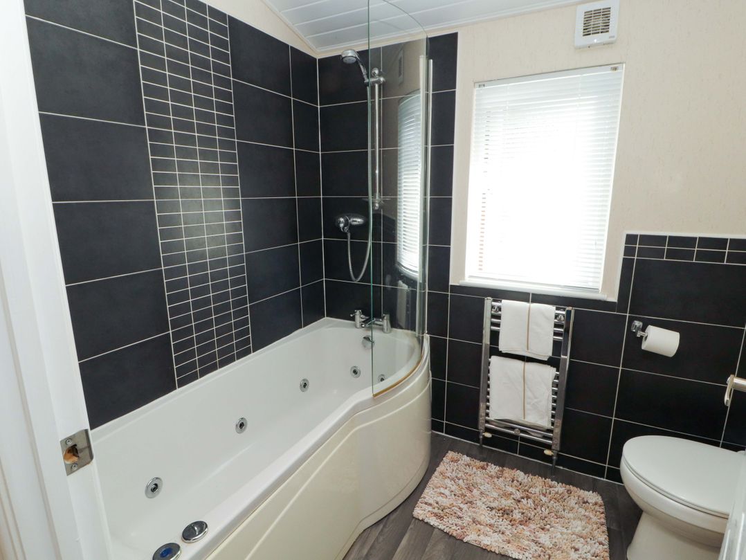 Jodene Lodge, Redwood 2