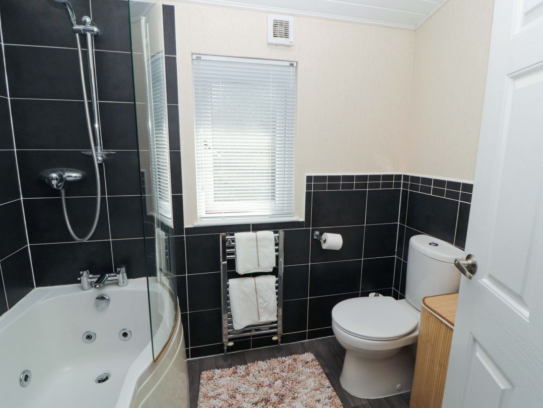 Jodene Lodge, Redwood 2