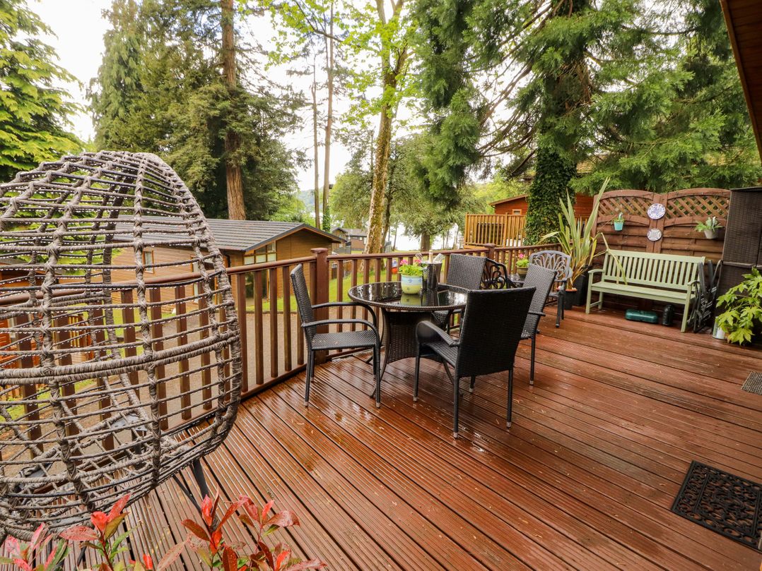 Jodene Lodge, Redwood 2