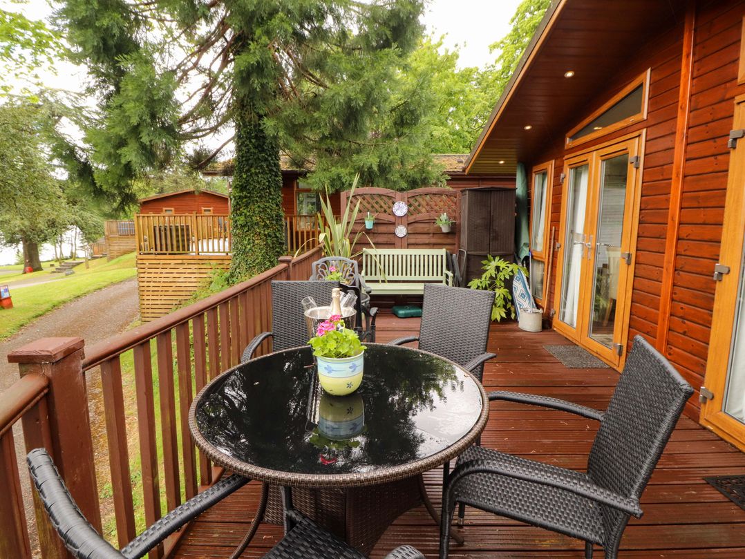 Jodene Lodge, Redwood 2