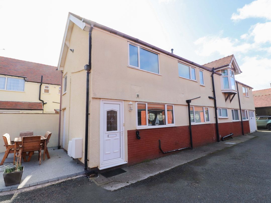 Dog friendly cottage in Rhos-on-Sea, Conwy - Sleeps 9