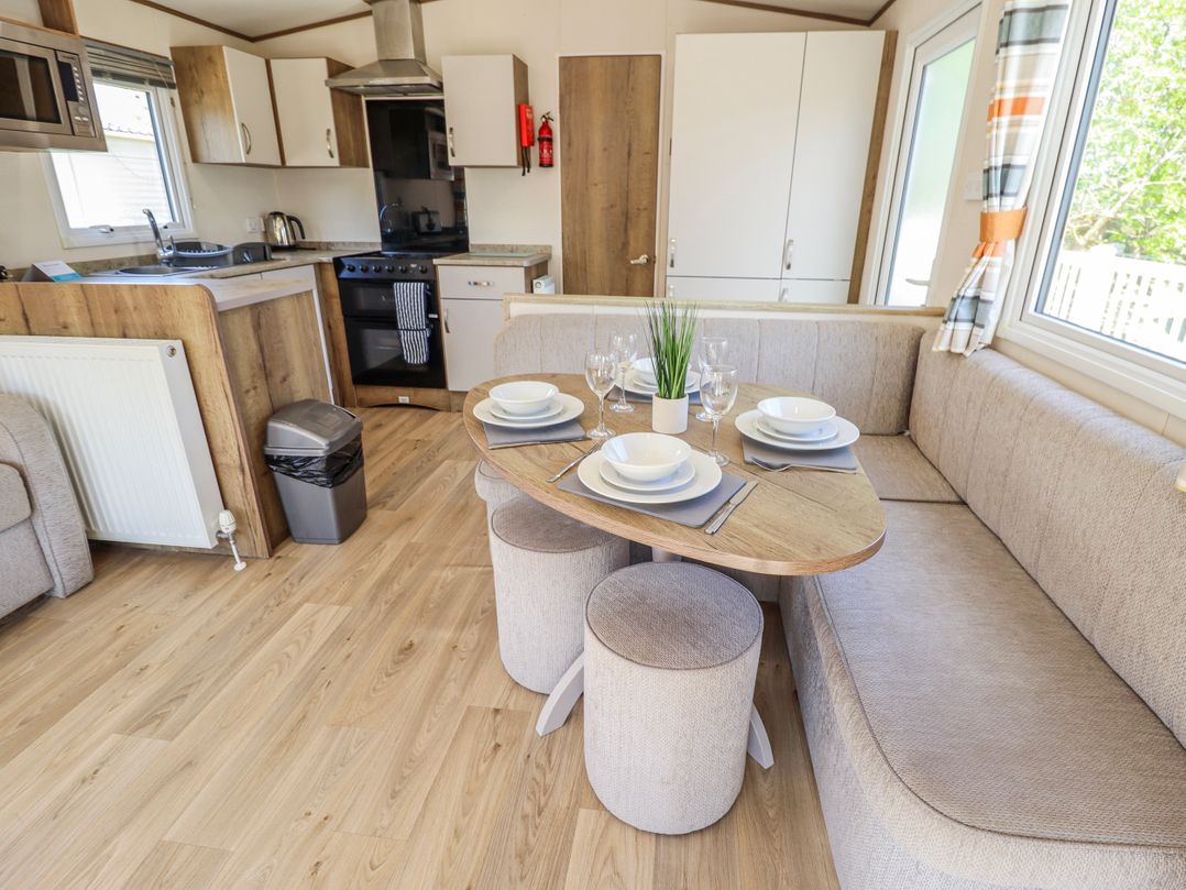 39 Larch View with hot tub