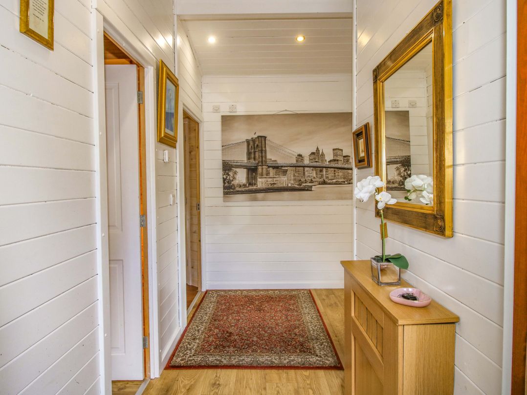 No.14 Astbury Falls Luxury Retreat