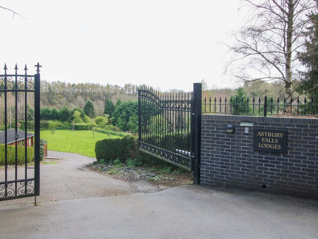No.14 Astbury Falls Luxury Retreat
