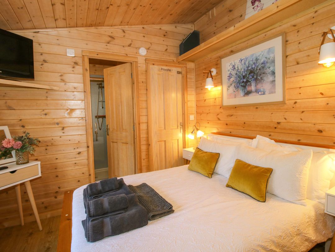 No.14 Astbury Falls Luxury Retreat