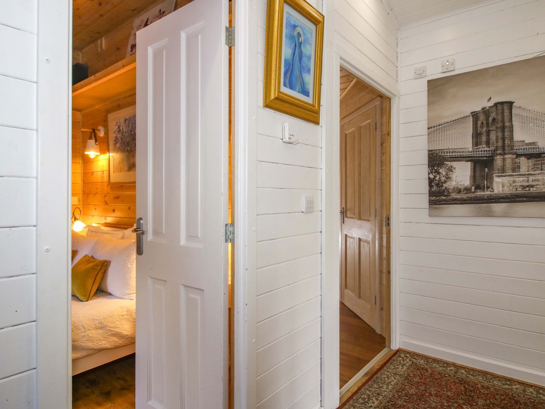 No.14 Astbury Falls Luxury Retreat