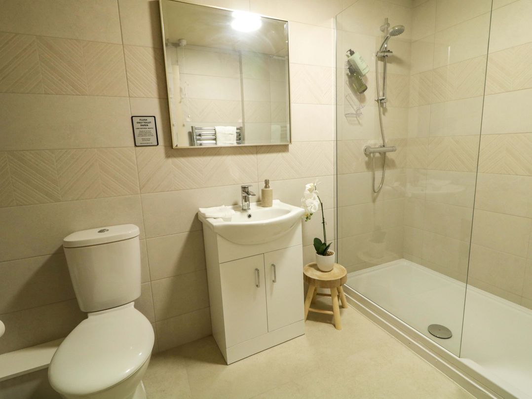 Suite 33A