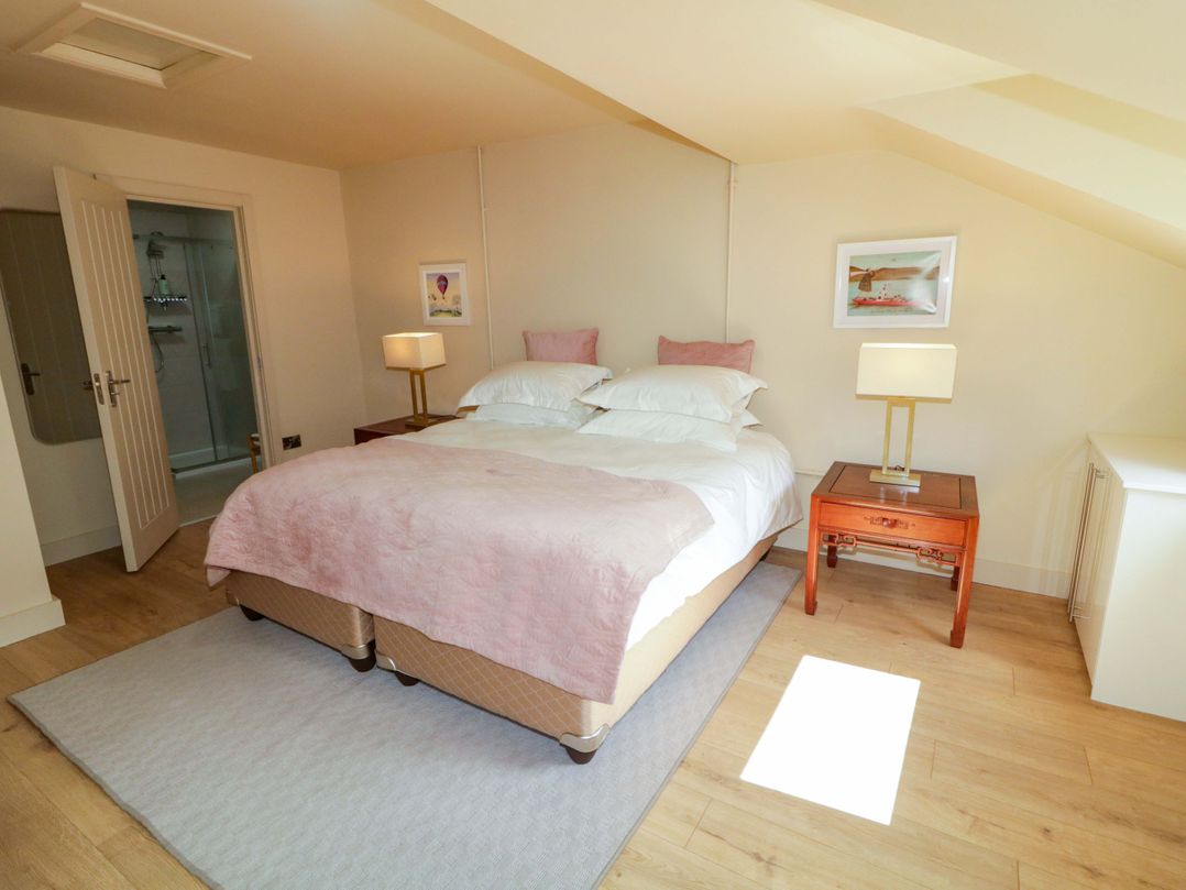 Suite 33B