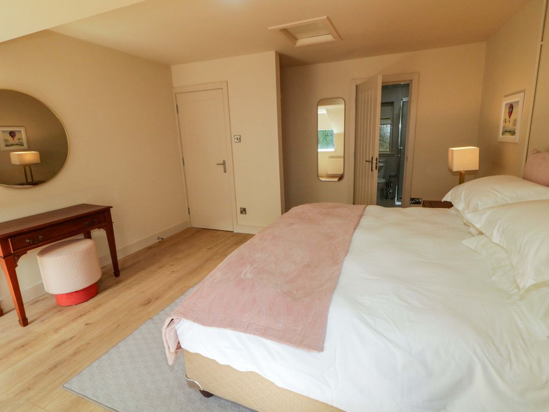 Suite 33B