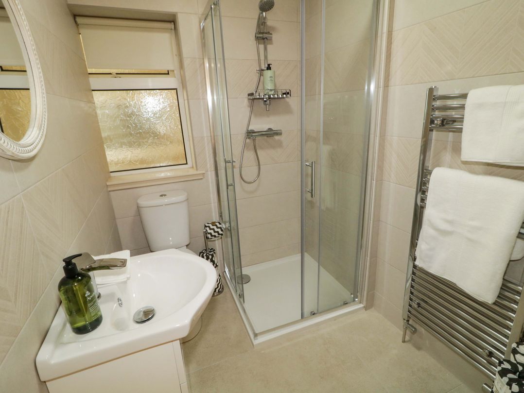 Suite 33B