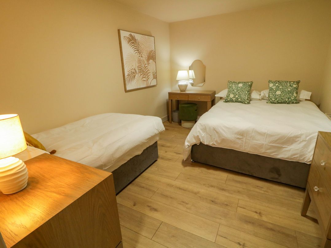 Suite 33B