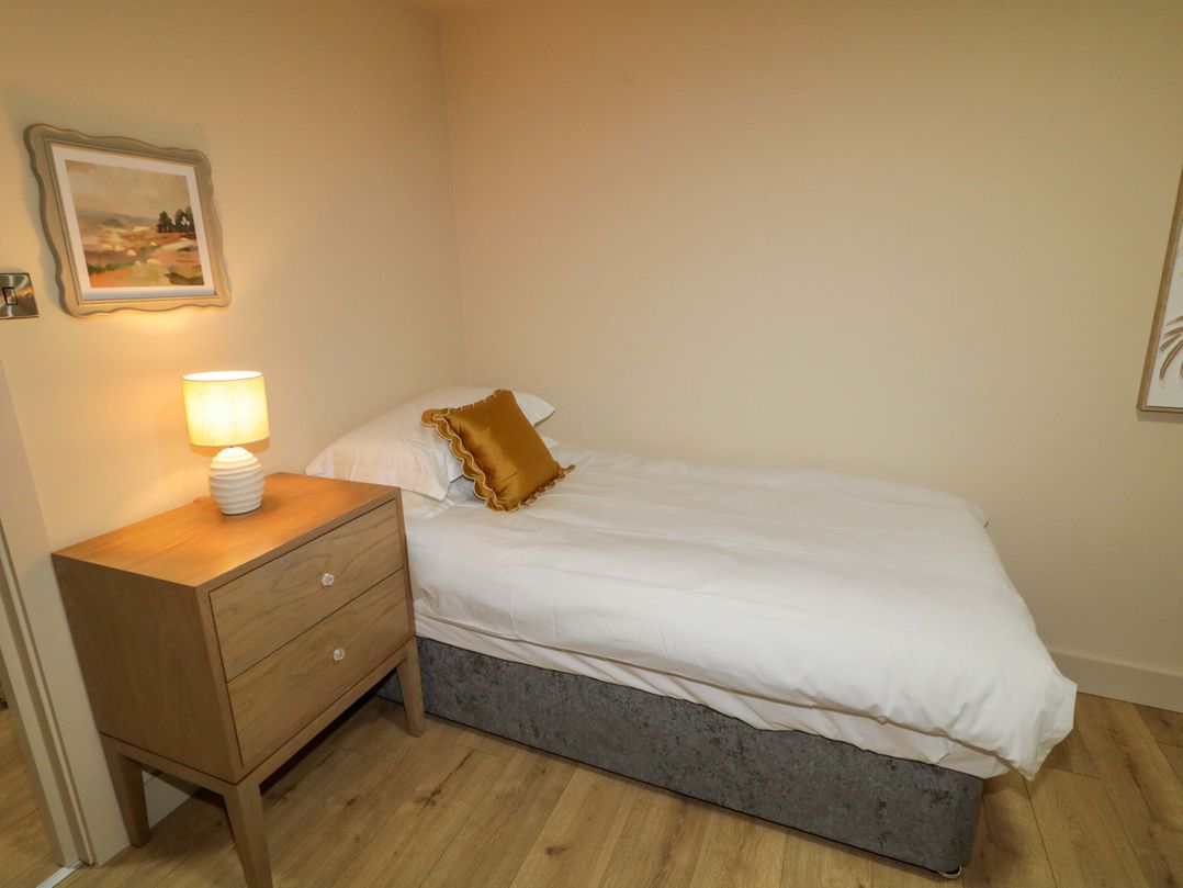 Suite 33B