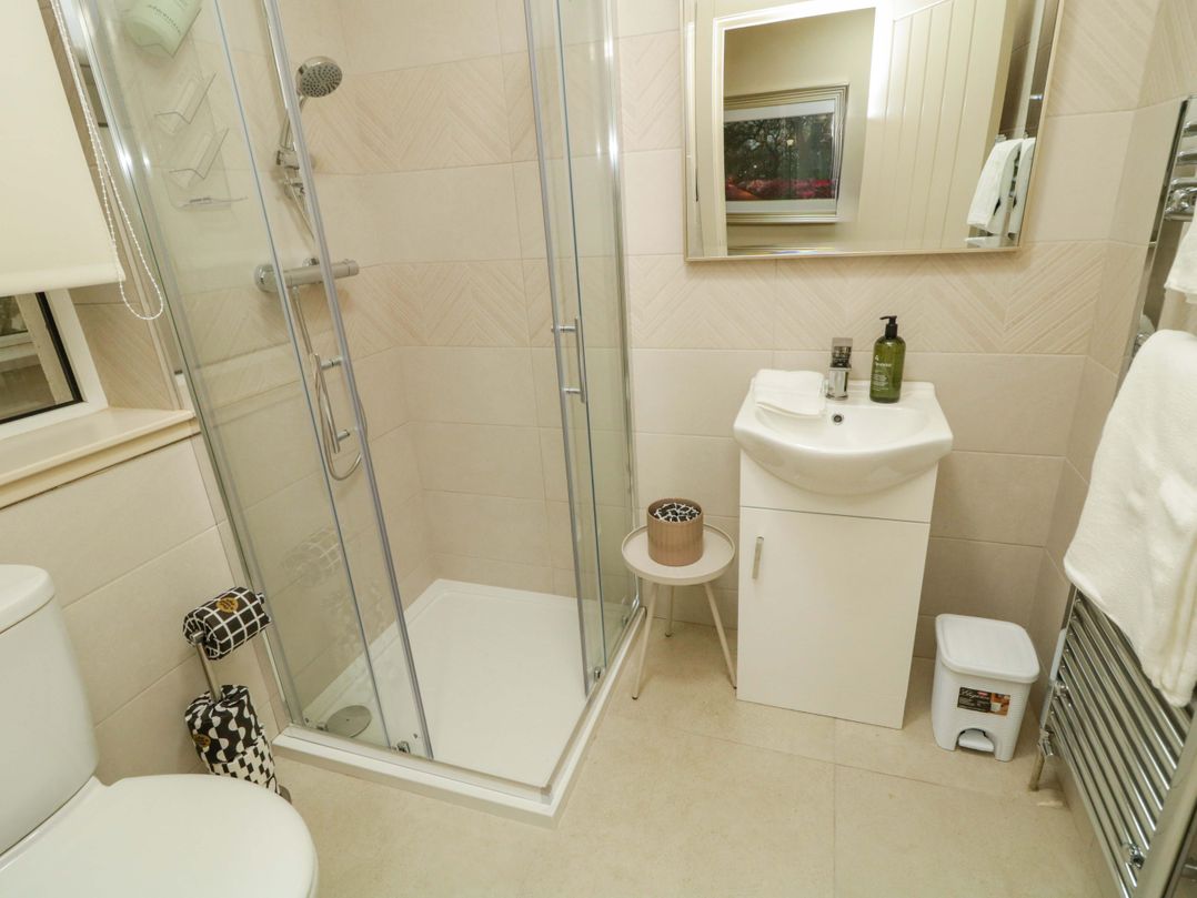 Suite 33B