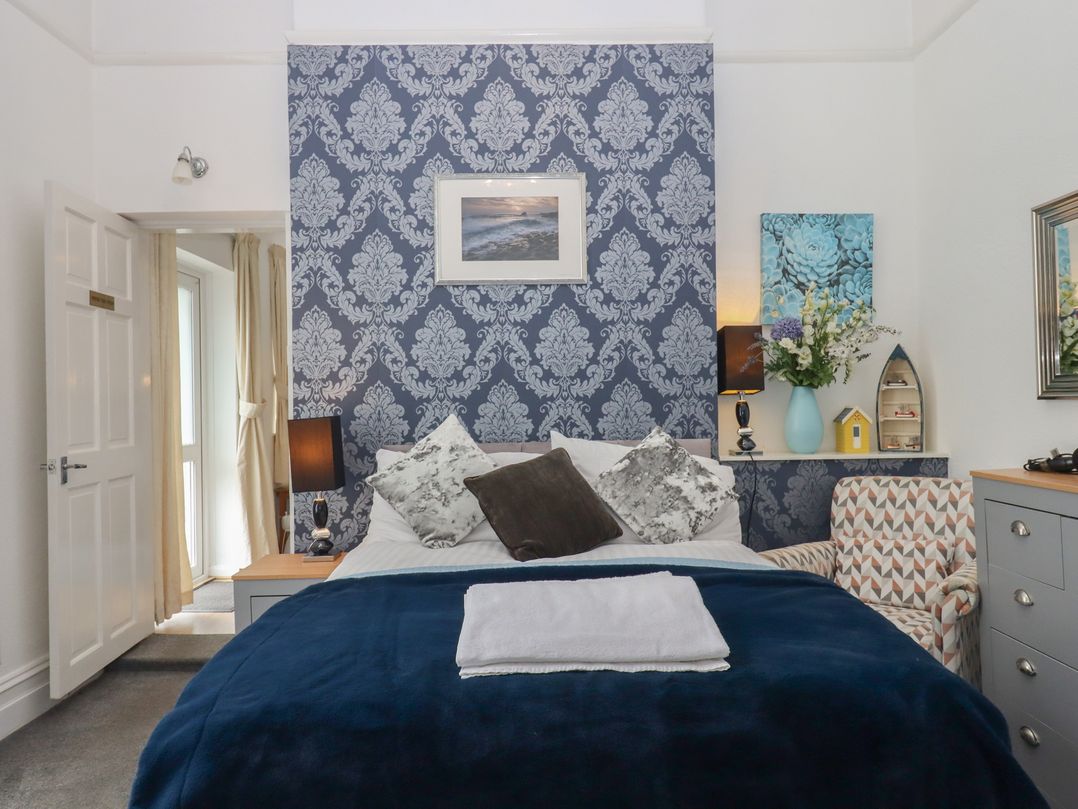 Apartment 4