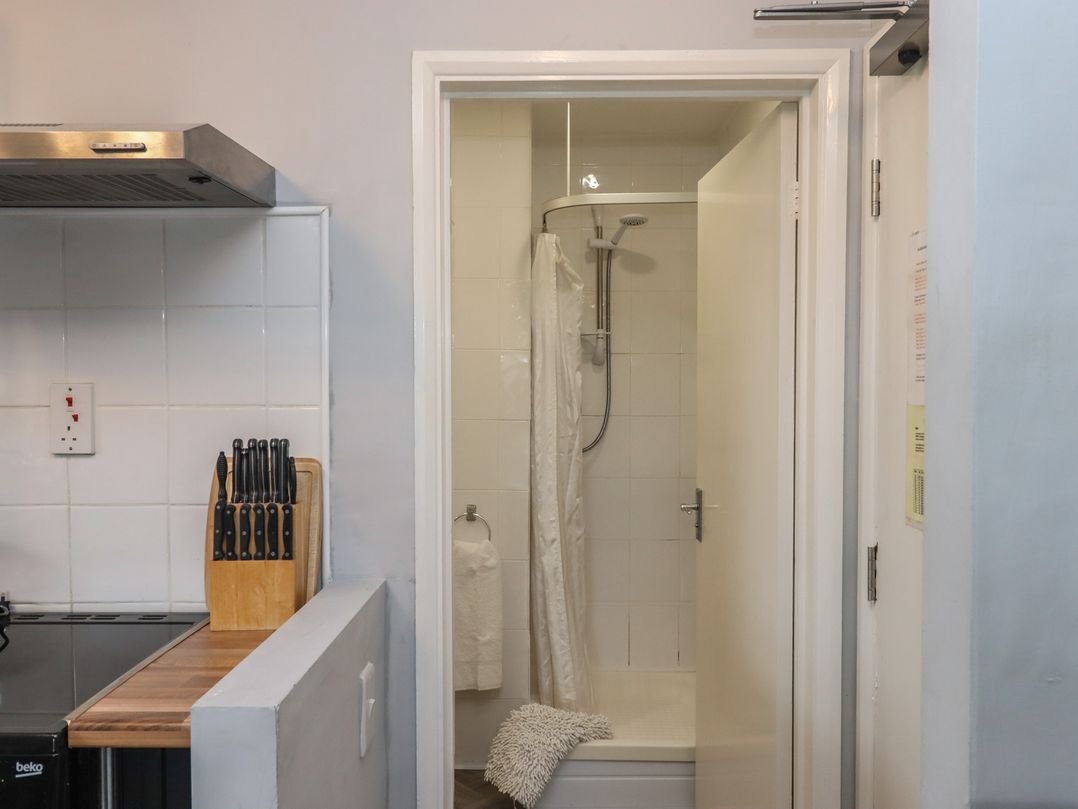 Apartment 10