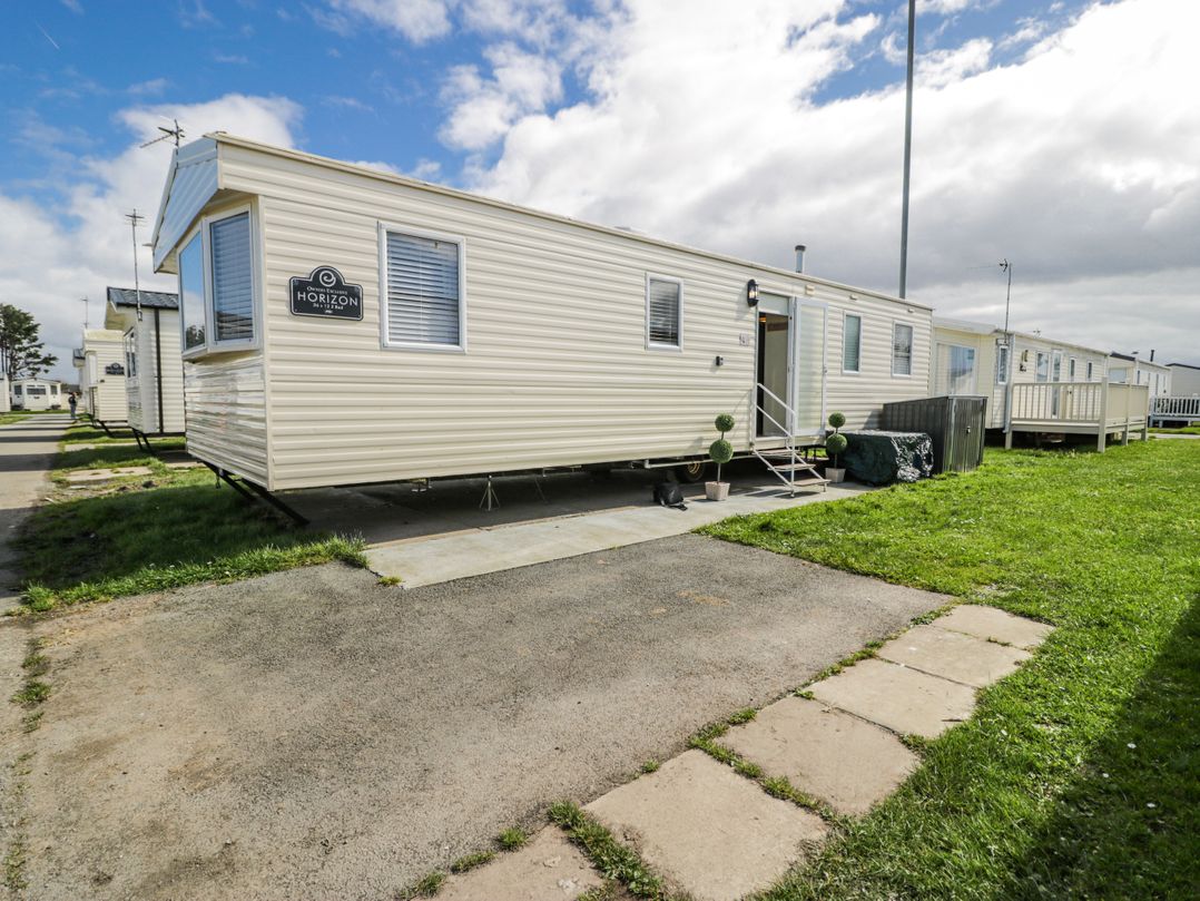 51 Silverbirch Way, Rhyl - Sleeps 8 guests