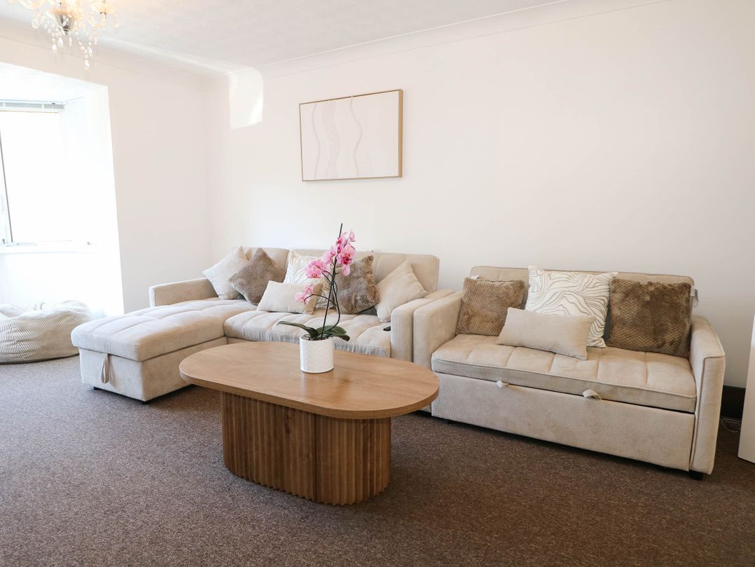 4 Atlantic Close