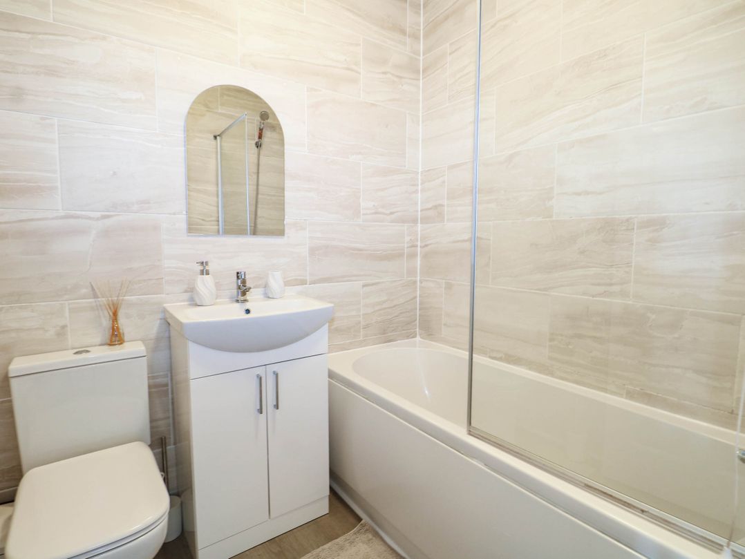 4 Atlantic Close