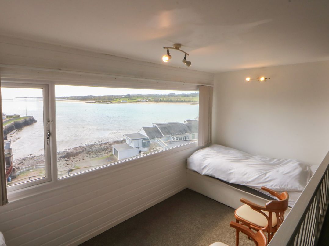 Seaview Apartment 5
