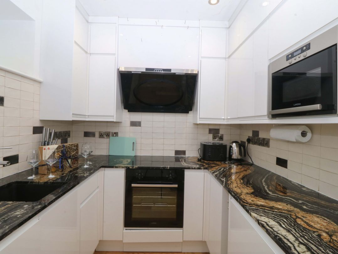 Apartment 1, Bryn Mel Manor