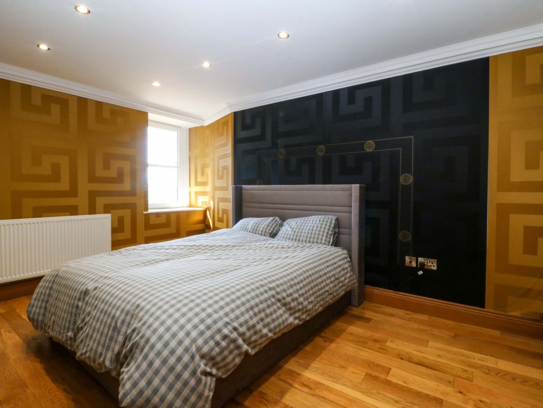 Apartment 1, Bryn Mel Manor