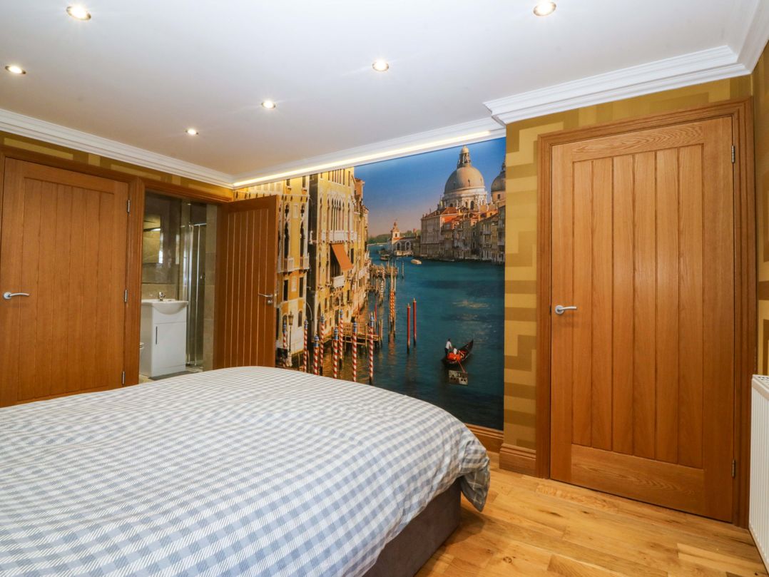 Apartment 1, Bryn Mel Manor