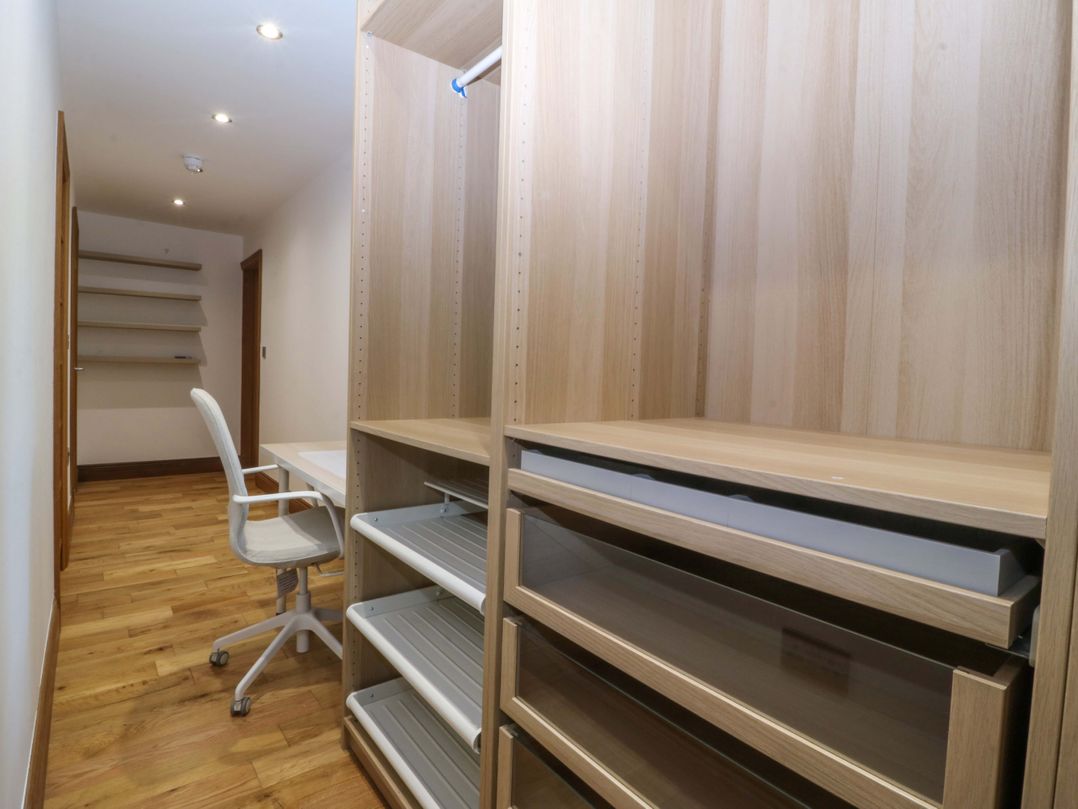 Apartment 1, Bryn Mel Manor