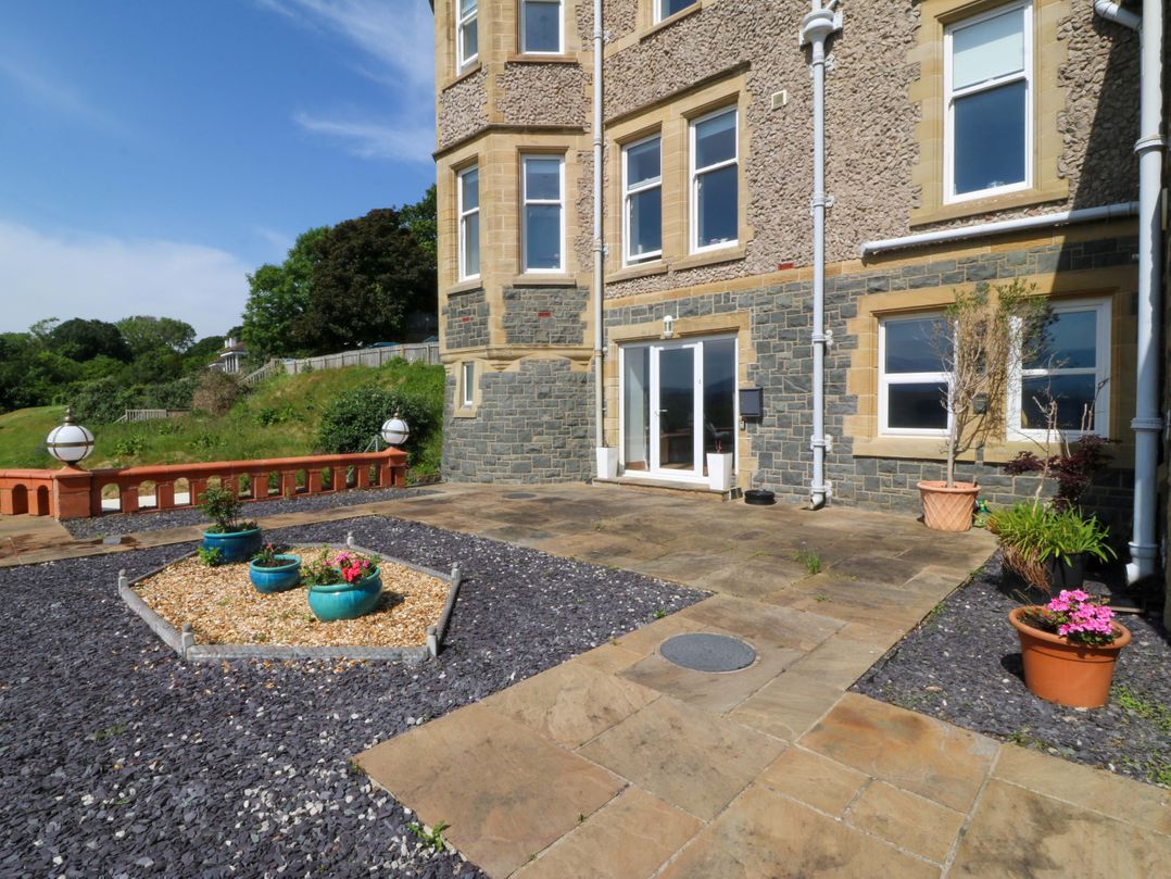 Apartment 1, Bryn Mel Manor