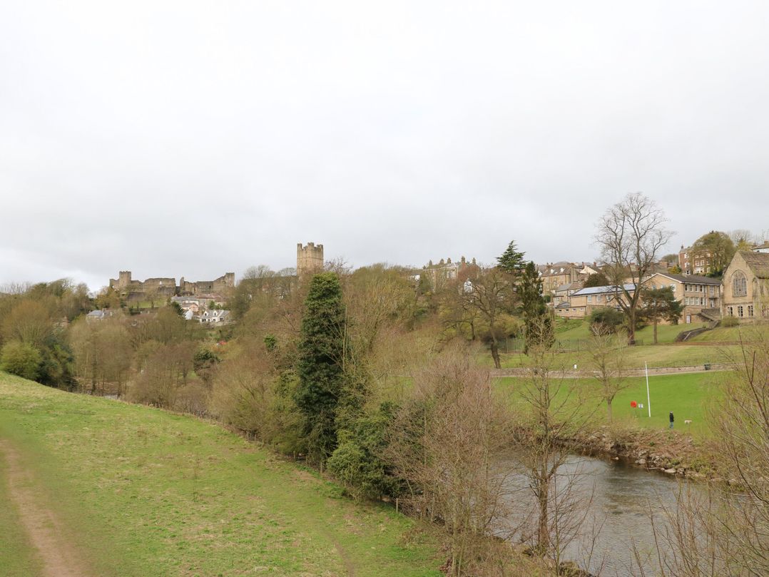 2 West View