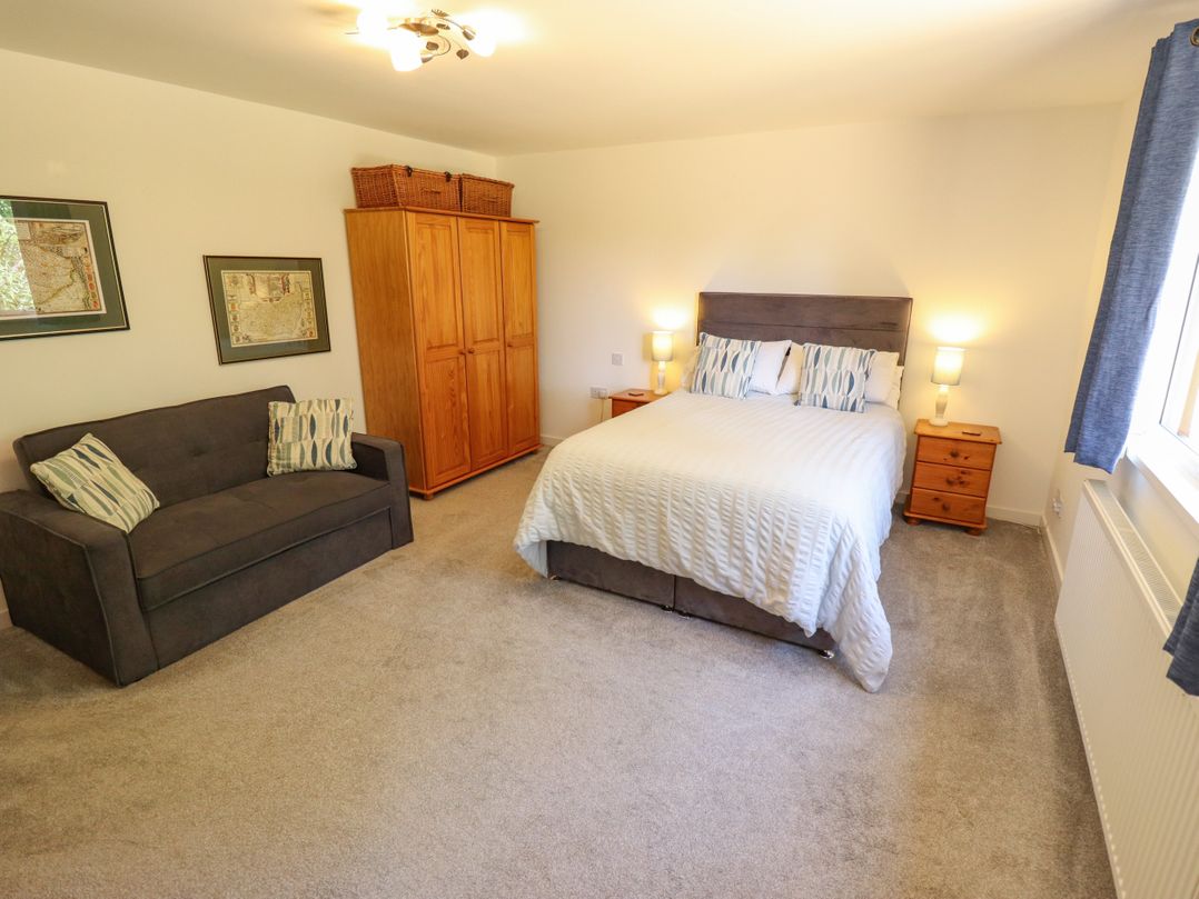80 Pentney Lakes