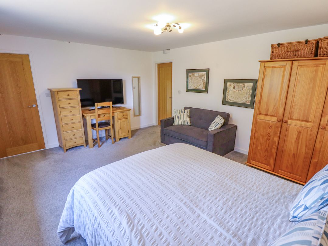 80 Pentney Lakes