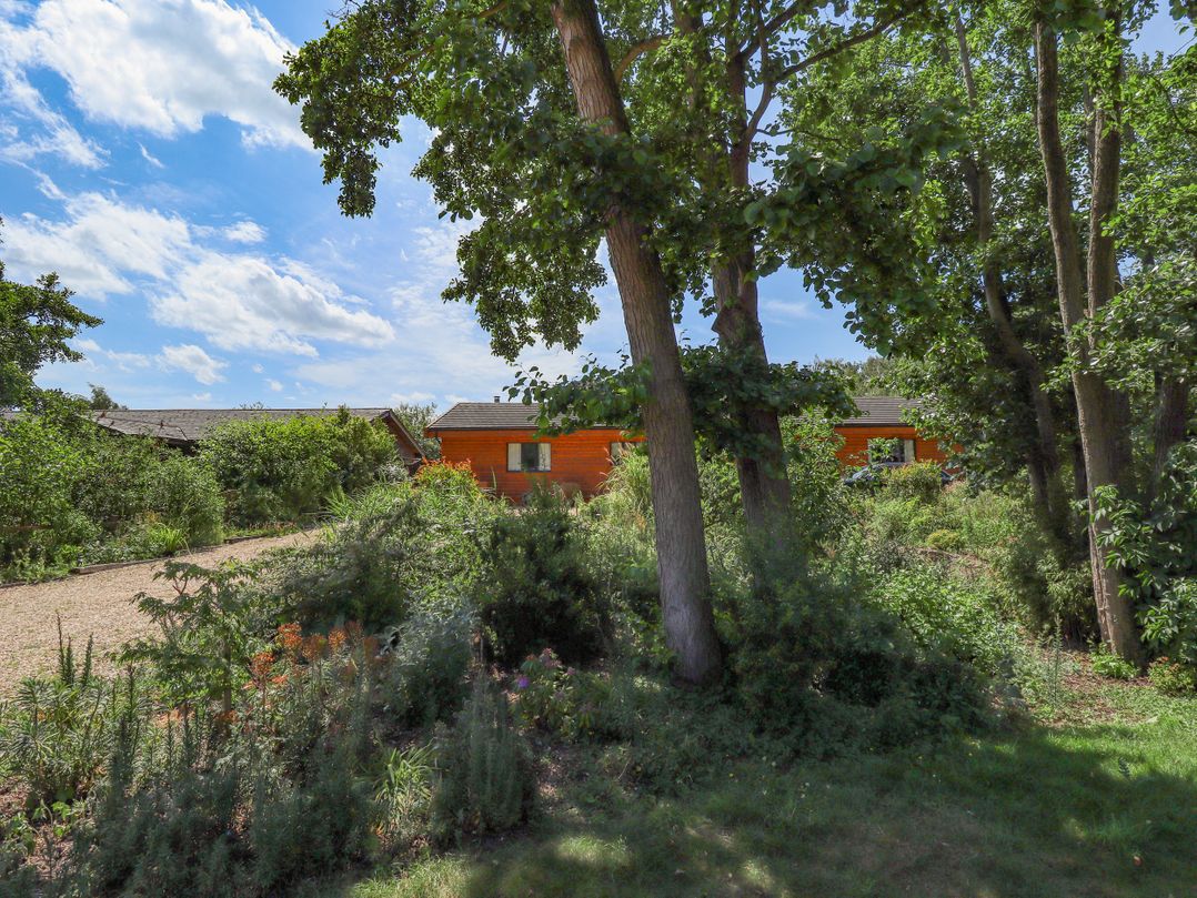 80 Pentney Lakes