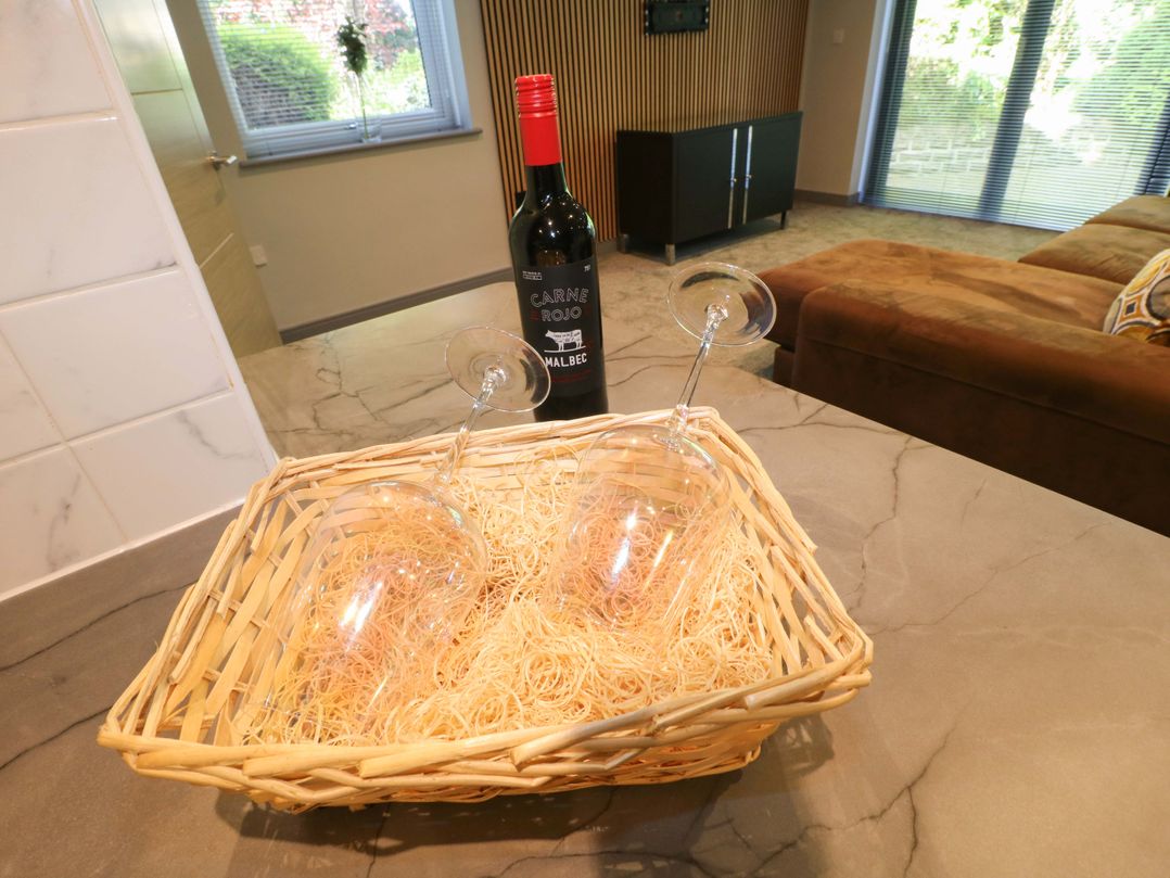 A basket with wine glasses and a wine bottle at Elmcroft Nottingham