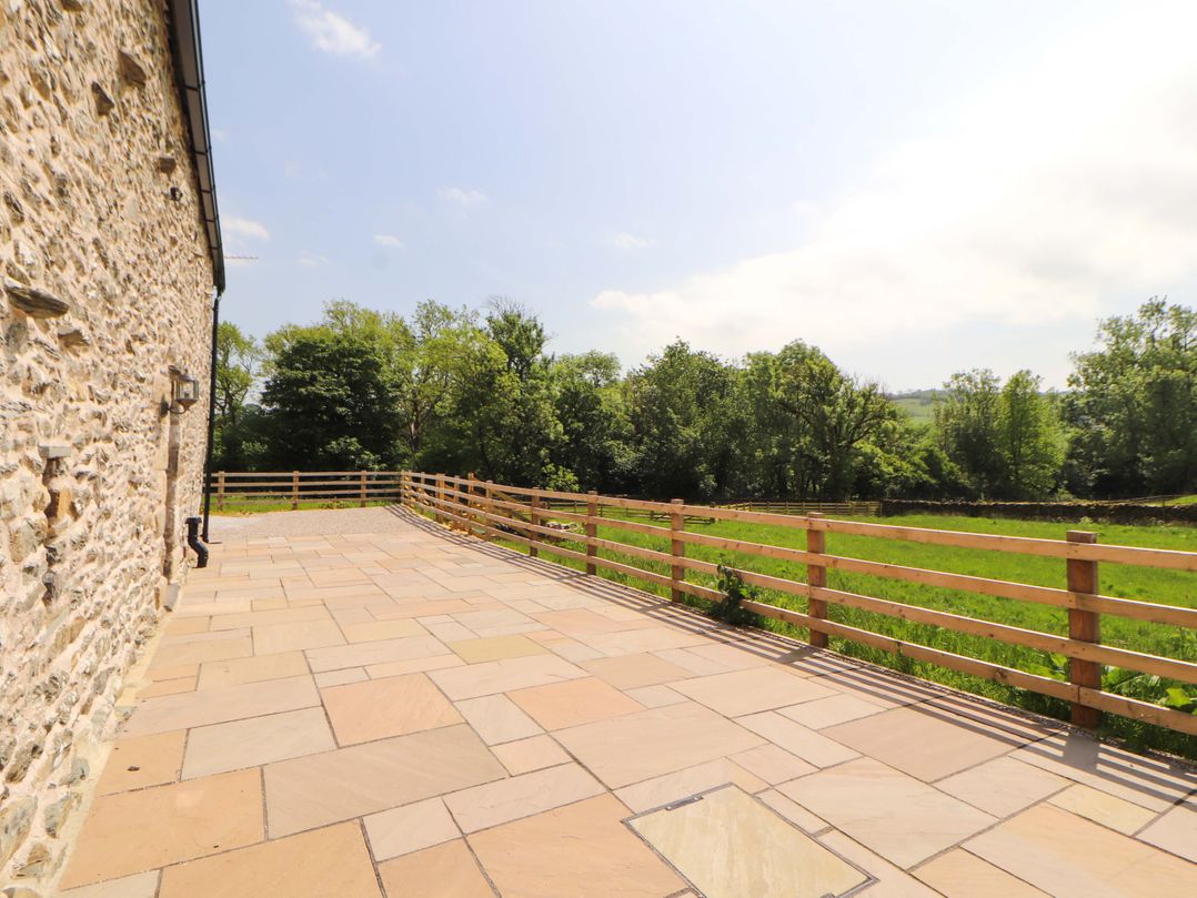 Dam House Barn