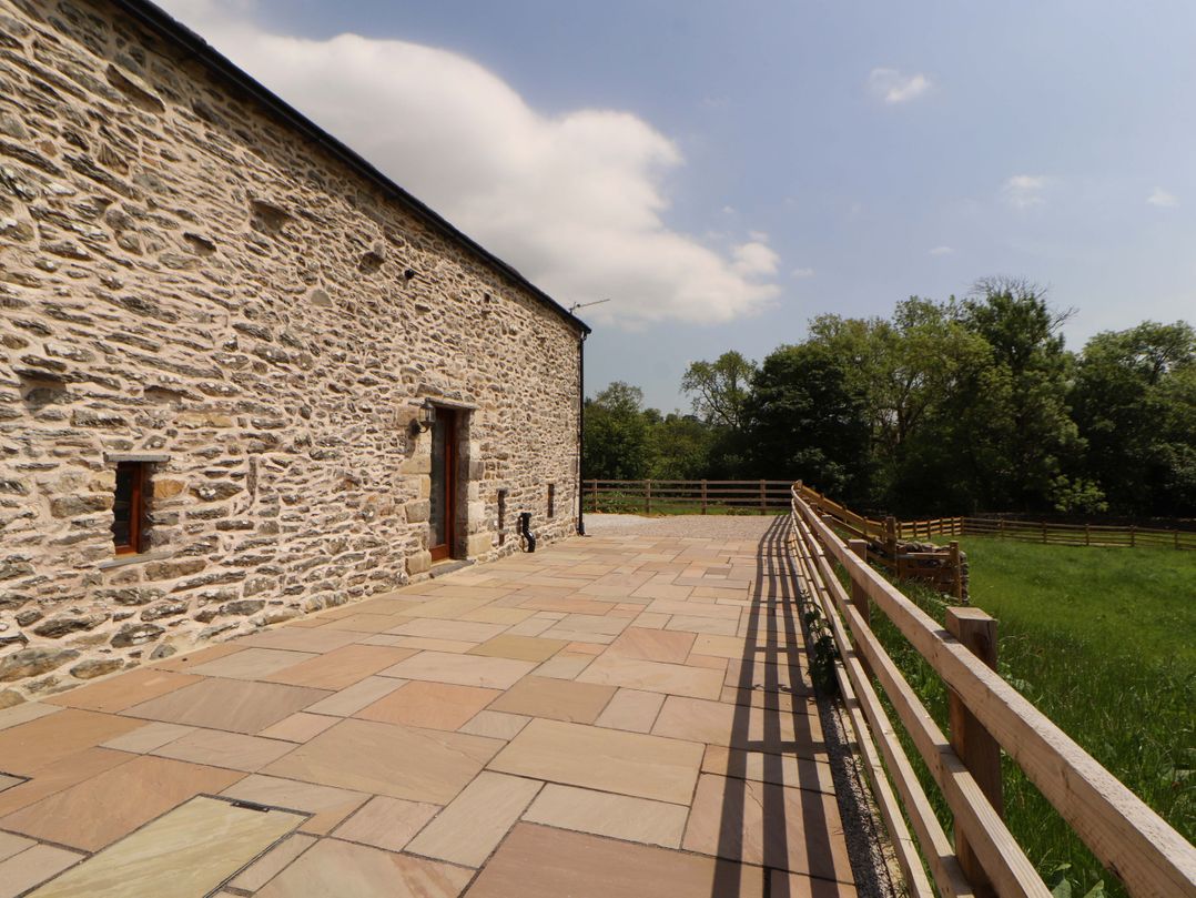Dam House Barn