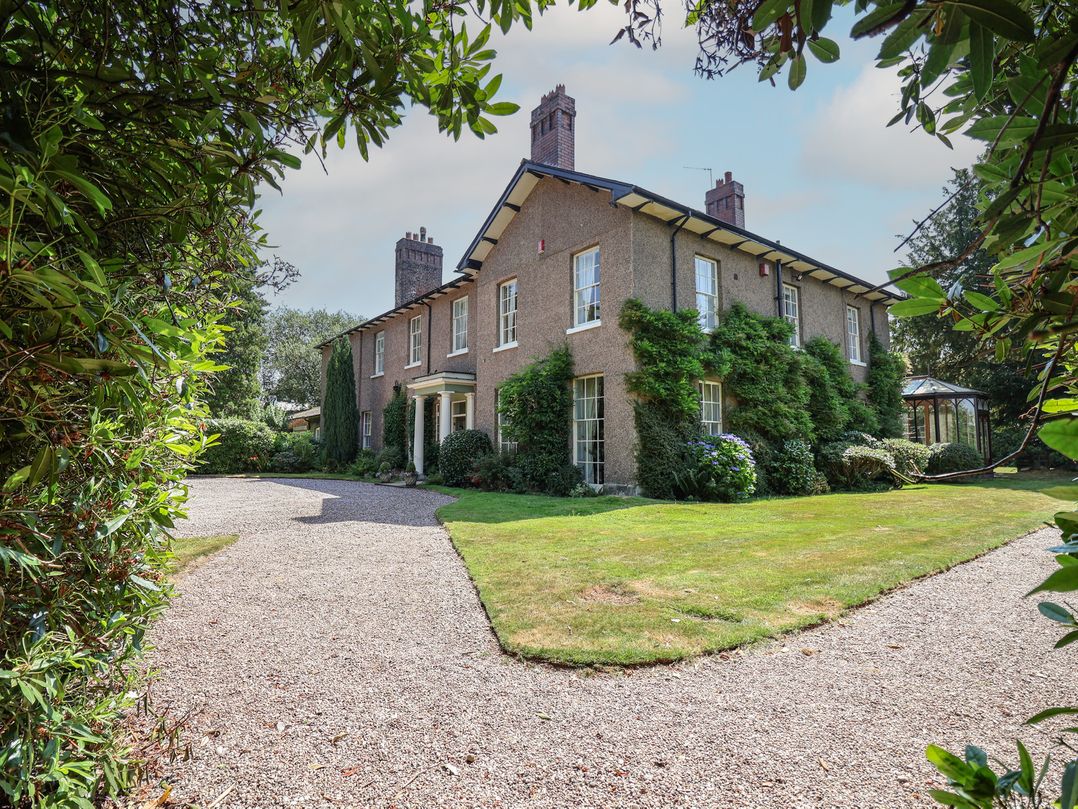 Parkfields House - Sleeps 10