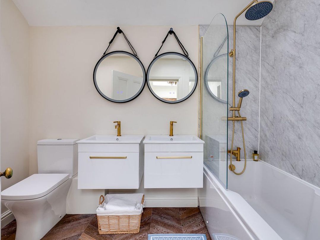 Luxury Georgian Townhouse / sleeps 10 / parking