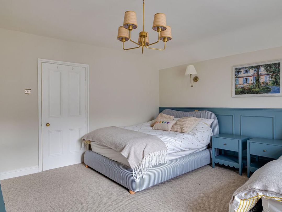 Luxury Georgian Townhouse / sleeps 10 / parking