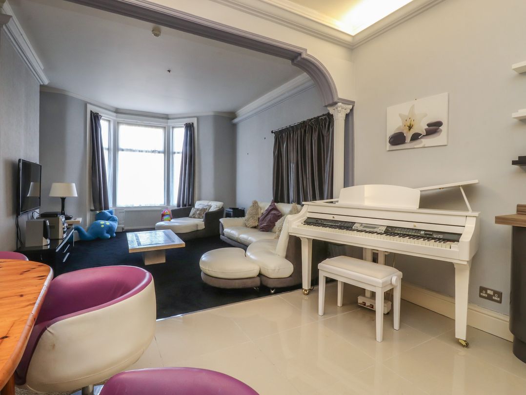 Luxury Winter Gardens Apartment 2