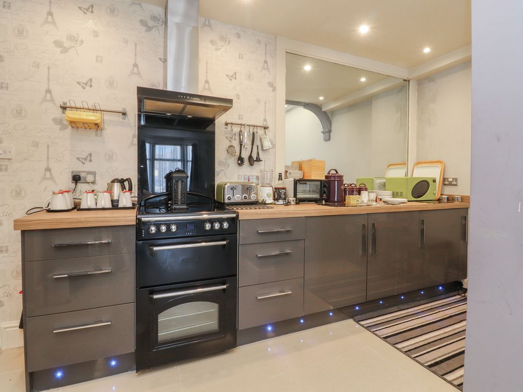 Luxury Winter Gardens Apartment 2
