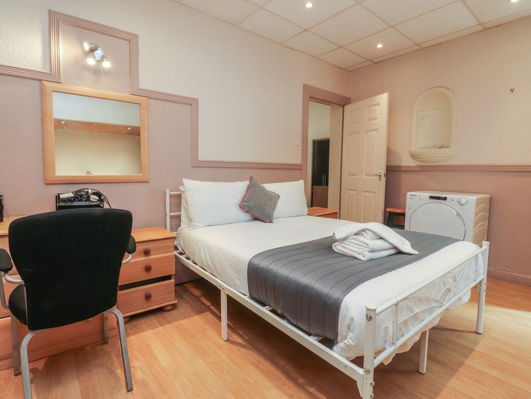 Luxury Winter Gardens Apartment 2