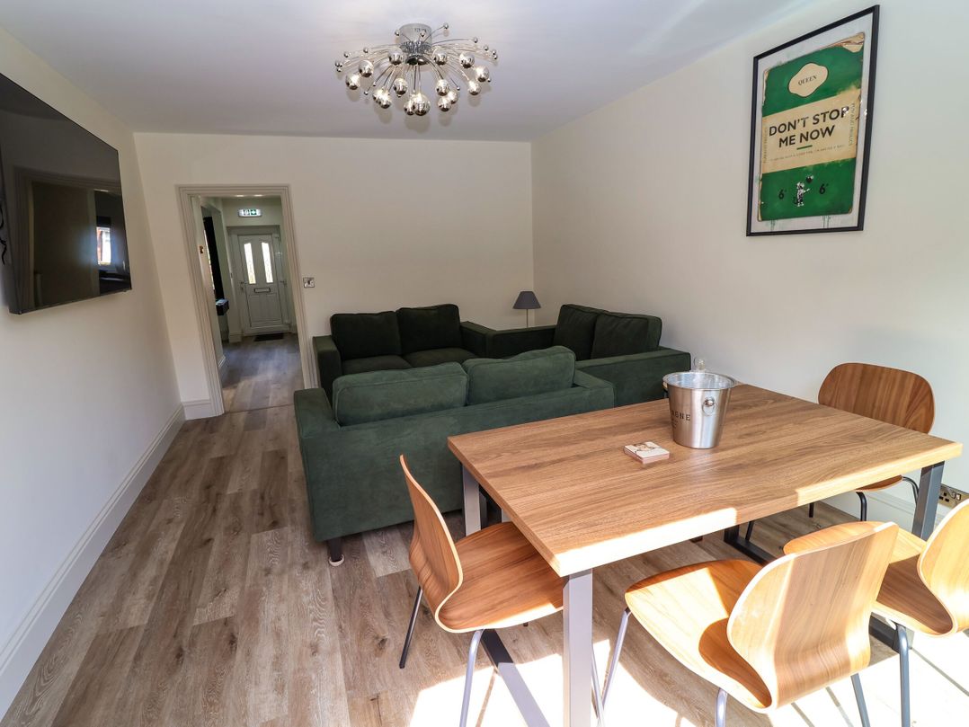 2 Rookery Close