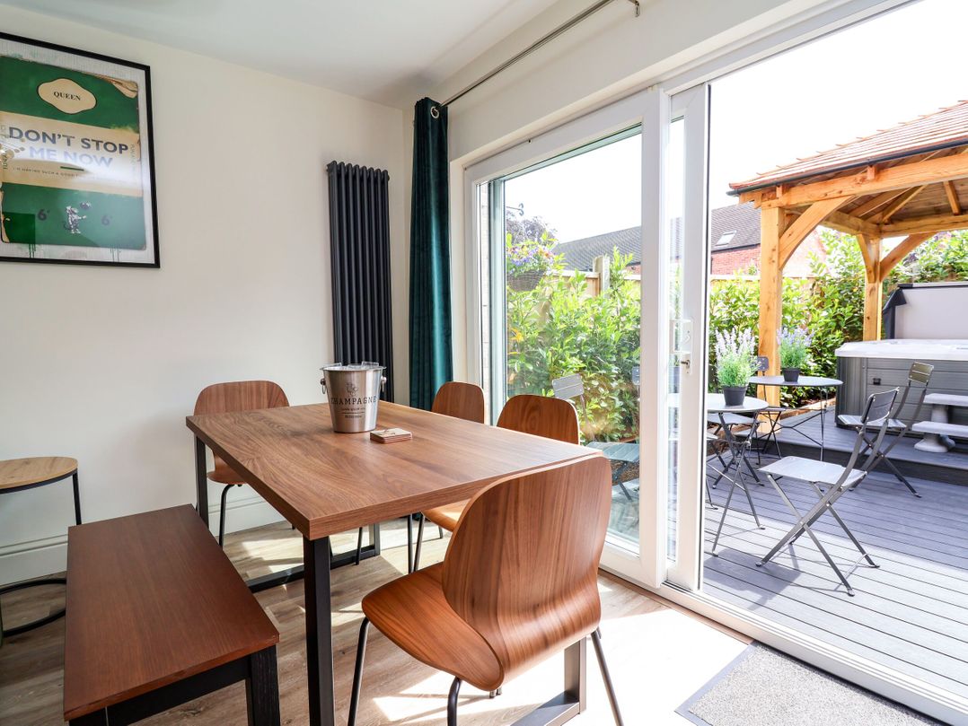 2 Rookery Close