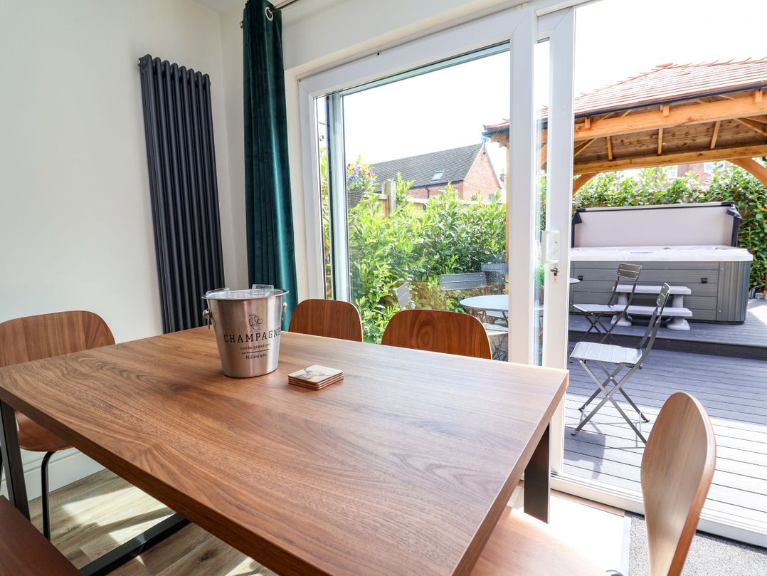 2 Rookery Close