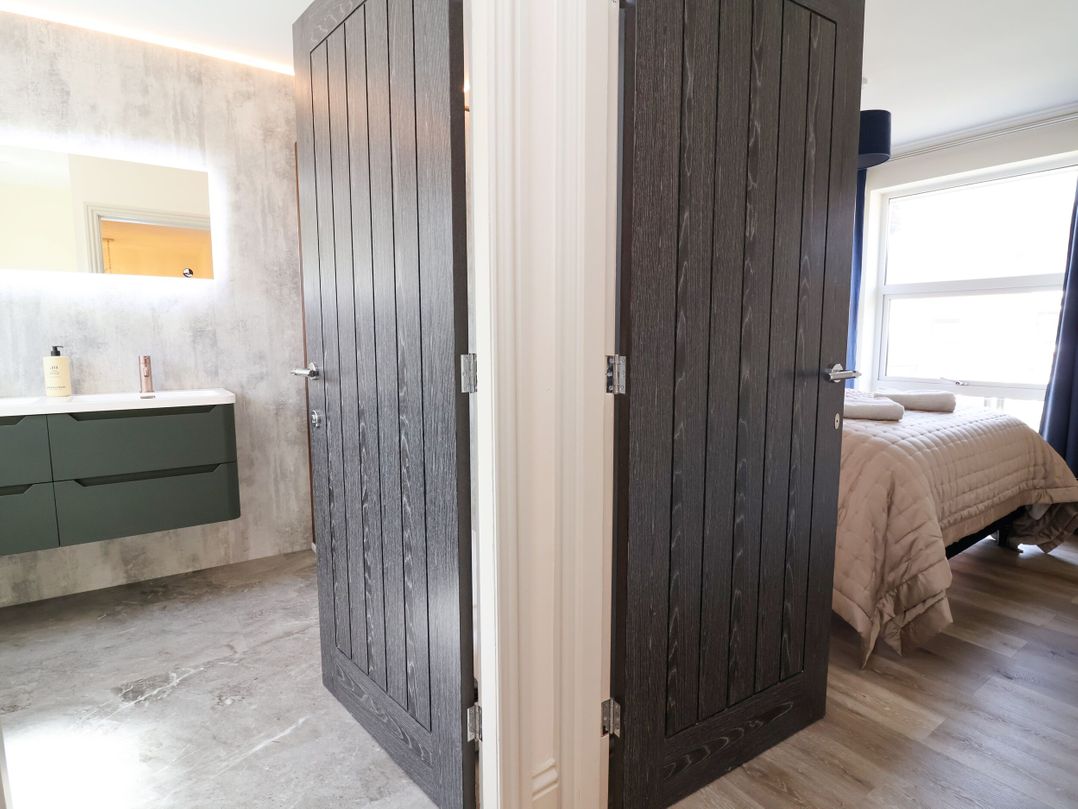 2 Rookery Close