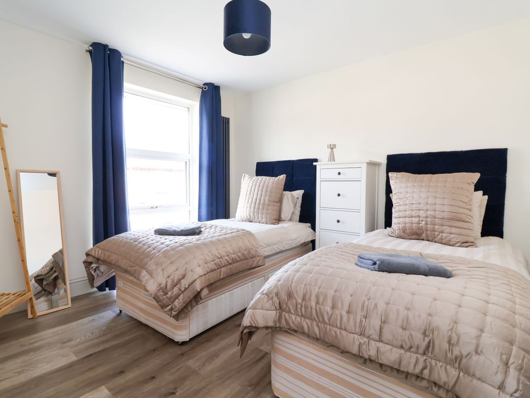 2 Rookery Close